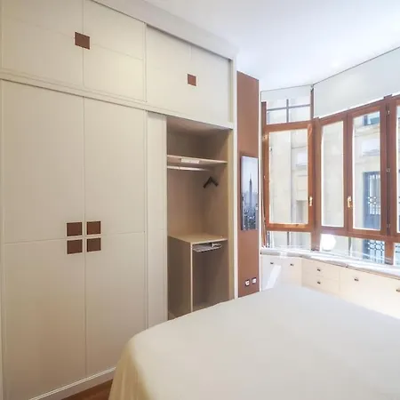 La Biblioteca Apartment *
